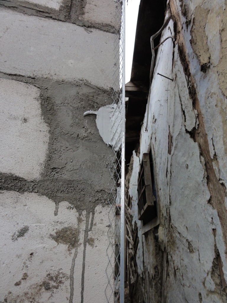 Angle bead mounted on the corner of the house